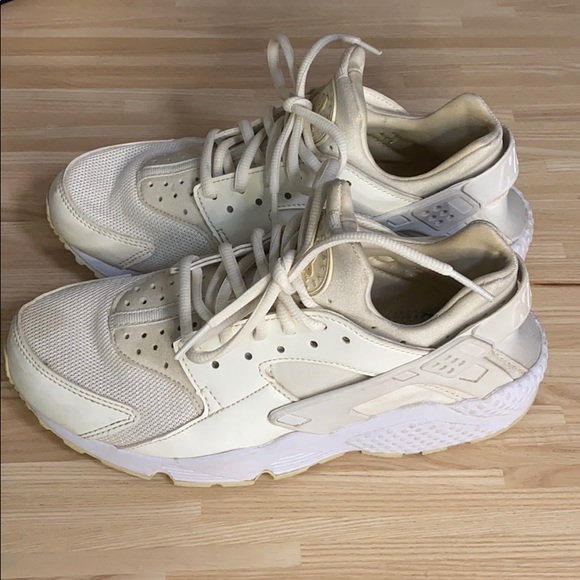 Women’s Nike Huarache Air White/Cream Sz. 7.5 Used - Picture 2 of 4
